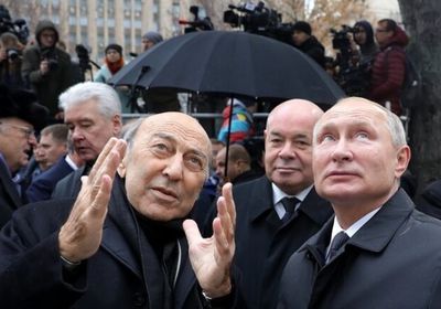 بوتين يزيح الستار عن تمثال رئيس الوزراء الأسبق: رجل دولة حقيقي