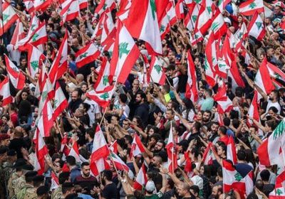المحتجون في لبنان: سنوقف الإضراب وسننهي قطع الطرقات