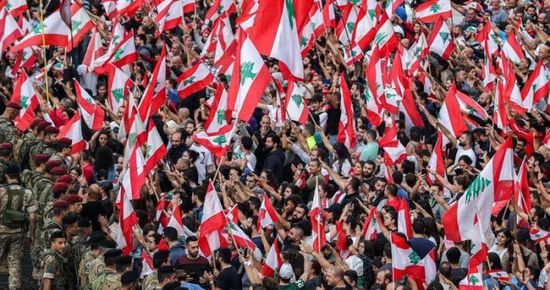 المحتجون في لبنان: سنوقف الإضراب وسننهي قطع الطرقات