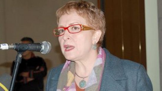 القبض على وزيرة الثقافة الجزائرية السابقة للتحقيق معها بتهم فساد