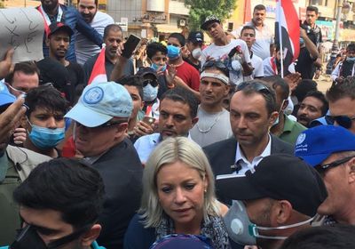الممثلةُ الخاصةُ للأمم المتحدة بالعراق تزور المحتجين بساحة التحرير