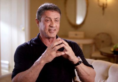 سيلفستر ستالون يشارك جمهوره بصورة من داخل الجيم