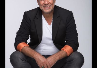 "أيام الإبداع".. شريف منير يشارك جمهوره بصورة نادرة بصحبة نجوم الفن