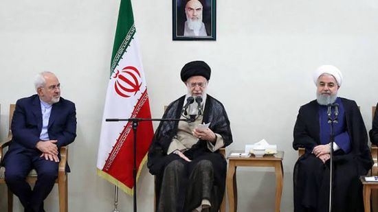 سياسي سعودي يصفع خامنئي وظريف بتغريدة نارية