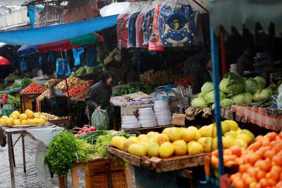 بسبب الكساد.. تجار غزة يبيعون بضاعتهم بالخسارة