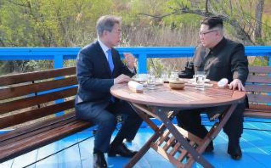 زعيم كوريا الشمالية يعزي نظيره الجنوبي في وفاة والدته