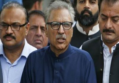 الرئيس الباكستاني يعرب عن أسفه لسقوط ضحايا جراء حريق بأحد القطارات