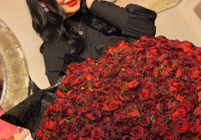ديانا كرزون تحتفل بعيد ميلادها وسط باقة ضخمة من الورود الحمراء (صور)