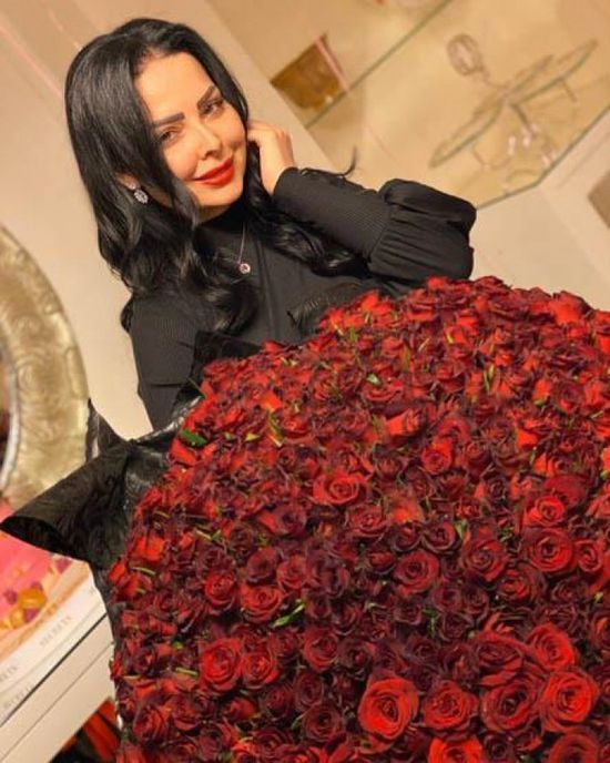 ديانا كرزون تحتفل بعيد ميلادها وسط باقة ضخمة من الورود الحمراء (صور)