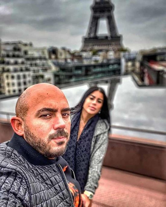 محمود العسيلي بصحبة خطيبته في باريس (صور)