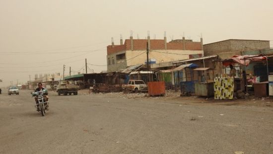 استهداف حوثي للأحياء السكنية في حيس