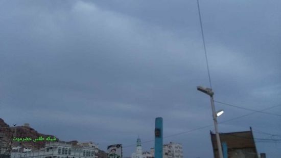 شاهد.. بداية تأثيرات إعصار "كيار" على ساحل ووادي حضرموت (صور)