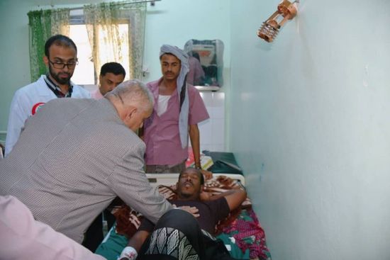 الوالي يطمئن على جرحى القوات الجنوبية من أبناء أحور في مستشفيات عدن