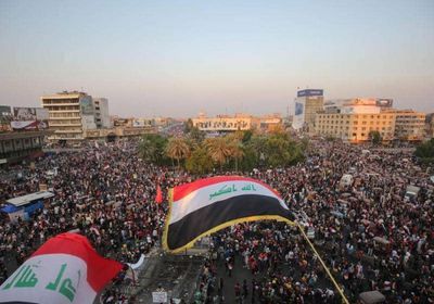 متظاهرون عراقيون يقطعون أغلب شوارع بغداد ويدعون إلى عصيان مدني