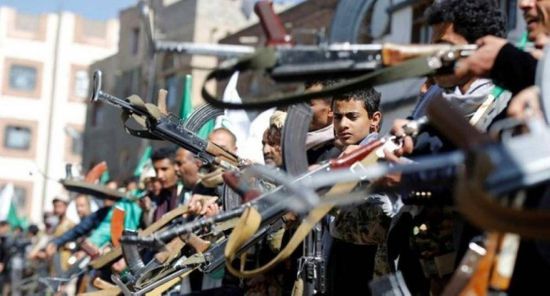 مليشيا الحوثي تجبر منظمات المجتمع المدني على تعليق شعارات طائفية (صورة)