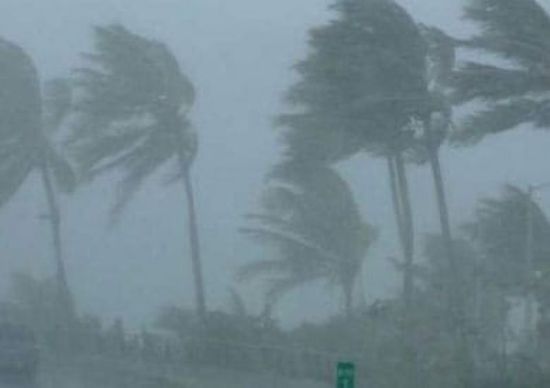 حرمان 100 ألف أسرة من الكهرباء جنوب غربي فرنسا بسبب العاصفة "إيميلي"