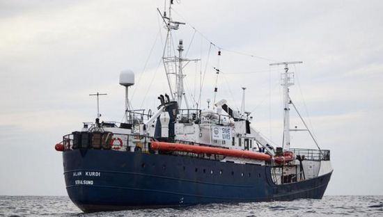 سفينة الإغاثة الألمانية "آلان كردي" ترسو بجنوب إيطاليا