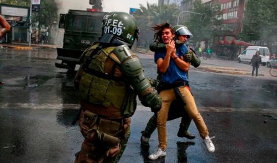 ارتفاع جرحى الاحتجاجات بتشيلي إلى 2500 شخص