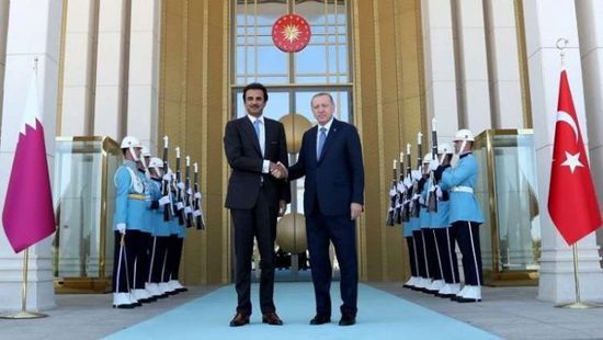 معارض قطري يكشف مفاجأة عن العلاقة بين أردوغان وتميم