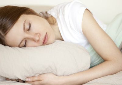 دراسة علمية حديثة توضح تأثير النوم القصير على المرأة