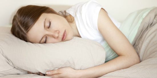 دراسة علمية حديثة توضح تأثير النوم القصير على المرأة