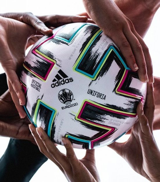 اليويفا يزيح الستار عن الكرة الرسمية ليورو 2020