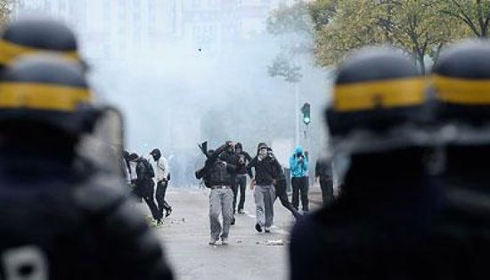 باريس: ضابطان فرنسيان يواجهان المحاكمة بتهمة استخدام العنف ضد المتظاهرين