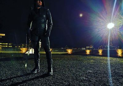 ستيفن أميل ينتهي من تصوير الحلقة الأخيرة للسلسلة الشهيرة Arrow