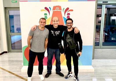 من الرياض.. عمرو دياب بصحبة أحمد حلمي وعمرو أديب (صور)