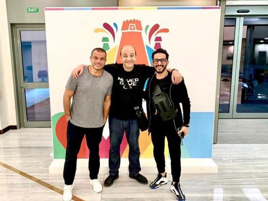 من الرياض.. عمرو دياب بصحبة أحمد حلمي وعمرو أديب (صور)