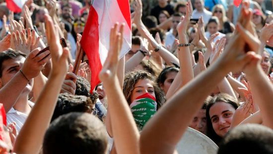إعلامي سعودي: تظاهرات لبنان والعراق أوصلت رصيد إيران المعنوي للصفر