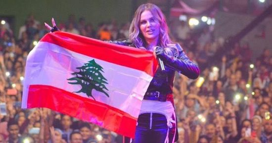 بالفيديو.. نيكول سابا ترفع علم لبنان بحفلها الأخير بالقاهرة 