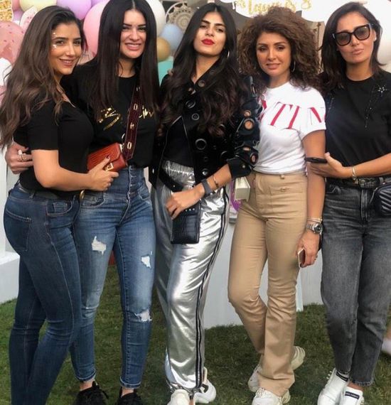 مي عمر تحتفل بعيد ميلاد نجلتها بصحبة أصدقائها وزوجها محمد سامي