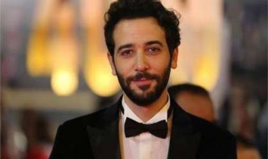 كريم قاسم يسافر إلى فرنسا للمشاركة بمهرجان السينما بـ "ليل خارجي"