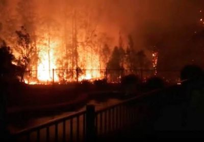 اليوم.. رجال الإطفاء بأستراليا يحاولون احتواء حرائق الغابات 