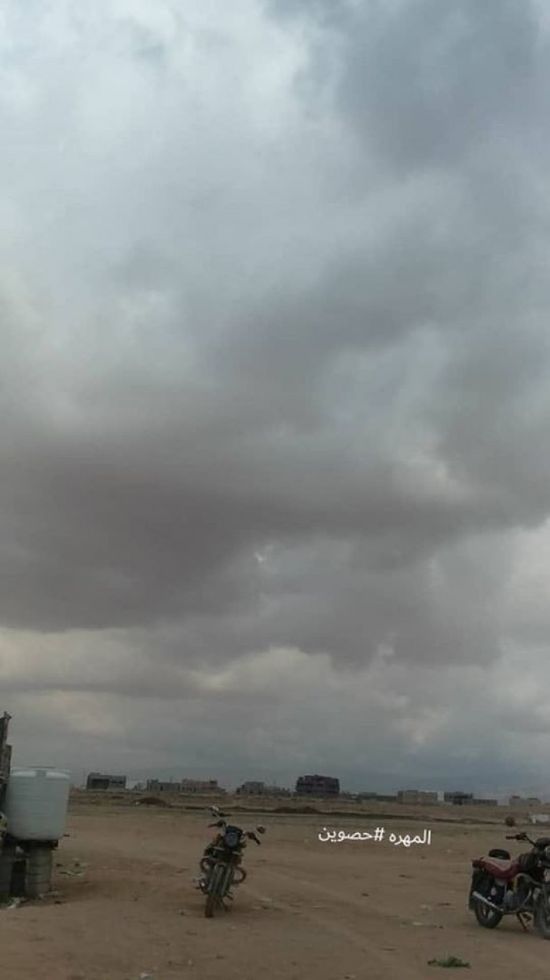 سقوط أمطار على مديرية حصوين بالمهرة (صور)