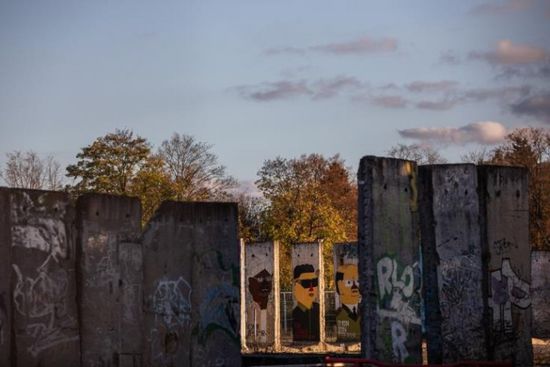 مبرمج ألماني يبتكر تطبيق لإحياء "حائط برلين"