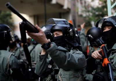 شرطة هونغ كونغ تطلق النار على محتجين