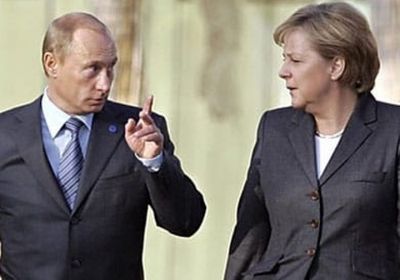 الوضع الليبي والسوري على رأس مباحثات بوتين وميركل الهاتفية اليوم