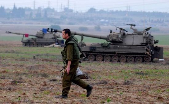 الاحتلال الإسرائيلي يستدعى جنودا من الاحتياط ويستقدم دبابات إلى محيط غزة
