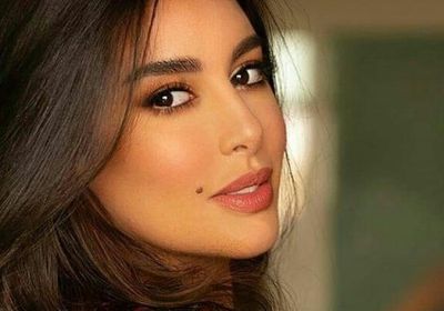 ياسمين صبري أنيقة بإطلالة وردية في أحدث جلسة تصوير 
