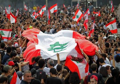 هاشتاج "لبنان ينتفض" يشعل السوشيال ميديا