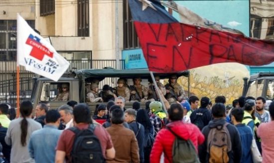 اندلاع مظاهرات عنيفة بين المحتجين والشرطة بتشيلي