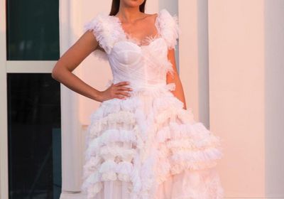 درة تتألق بالأبيض في أحدث جلسة تصوير