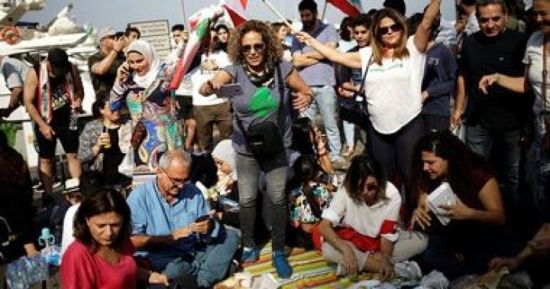 رئيس لبنان يطلب لقاء وفود ممثلة عن تجمعات المتظاهرين بعبدا ورفضوا