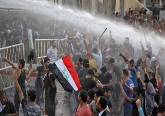 بغداد.. مصرع محتجين وإصابة 35 آخرين بعد إطلاق الغاز المسيل للدموع