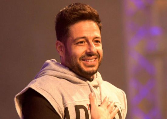 محمد حماقي يتعرض للضرب بسبب فتاة (فيديو)