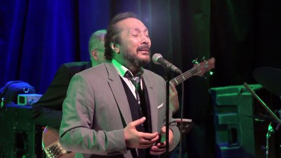 علي الحجار يفوز بجائزة السلطان قابوس للفنون