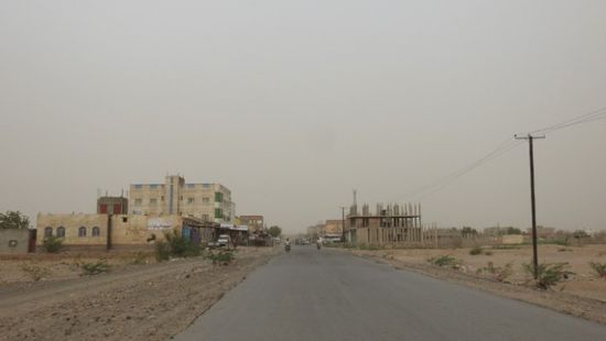 مليشيات الحوثي تقصف الأحياء السكنية في حيس بالحديدة
