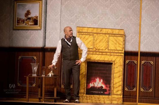 أشرف عبدالباقي ينشر صور العرض الأول لمسرحية "جريما في المعادي" بالرياض